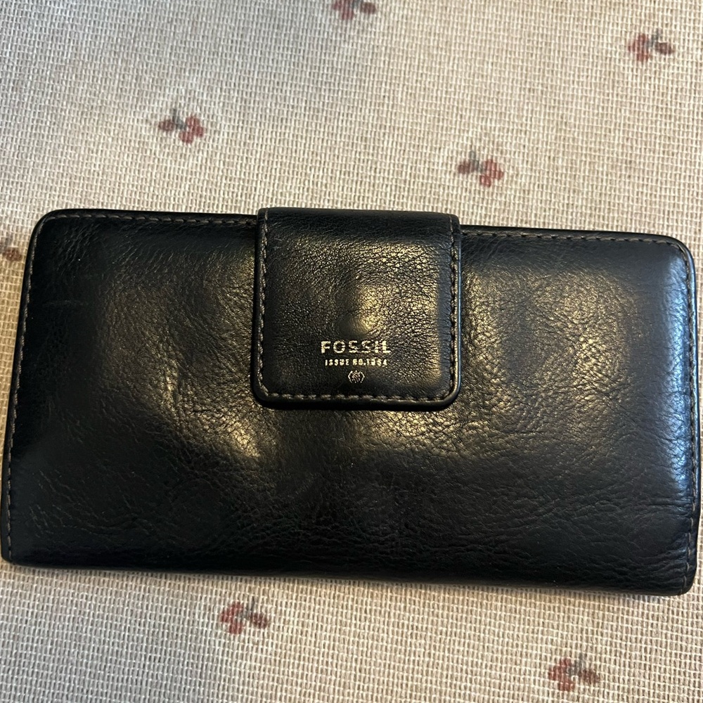 Fossil wallet with teal interior